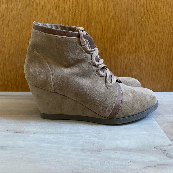 MADDEN GIRL • “Dukkee” Faux Suede Lace Up Wedge Ankle Boots - Size 8.5 - Picture 12 of 16
